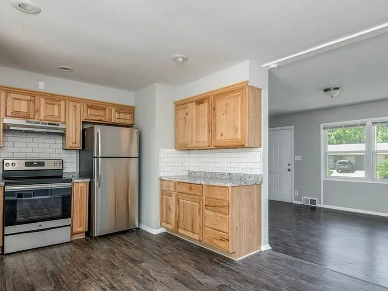 11427 Richmond Ave — Photo 5