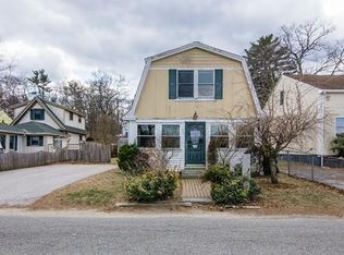 110 Lakeshore Dr, Georgetown, MA 01833