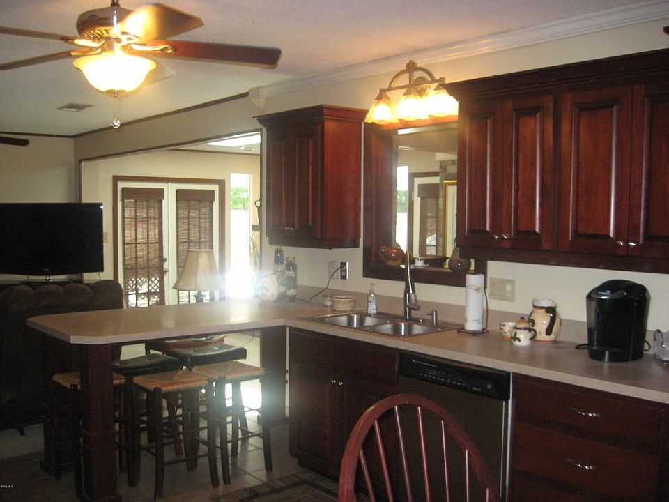 1st image of 1801 Seacliffe Dr