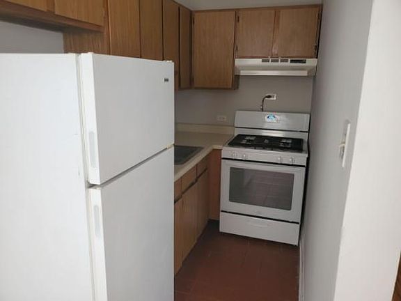 2nd image of 2530 N Sacramento Ave APT 206