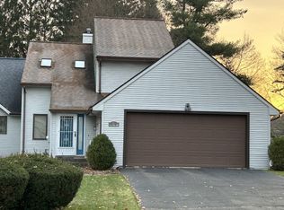 216 Loretta Ln, Vestal, NY 13850