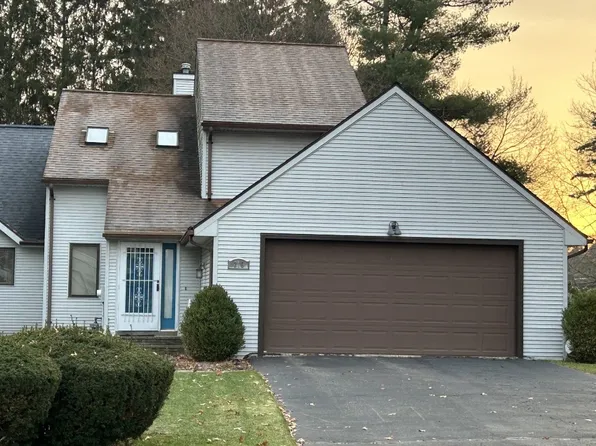 216 Loretta Ln, Vestal, NY 13850