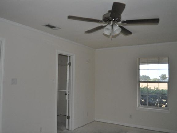 5th image of 165 Elmwood Dr