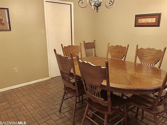 5th image of 163 Windsor Dr