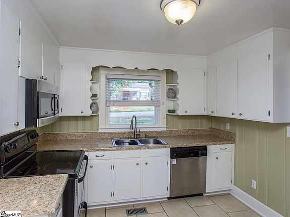 5th image of 109 Lenore Ave