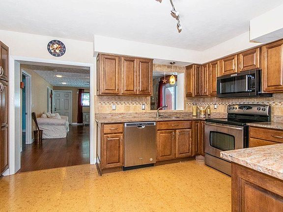 4th image of 2742 Navel Dr