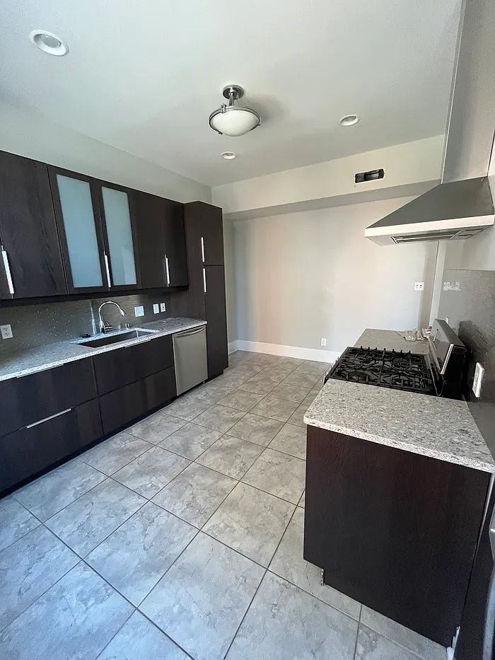 2 bed, 1.0 bath, $1,750 — Photo 2
