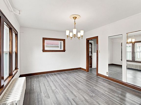 4th image of 315 Center St