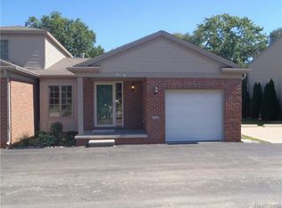 5876 N Newburgh Rd, Westland, MI 48185