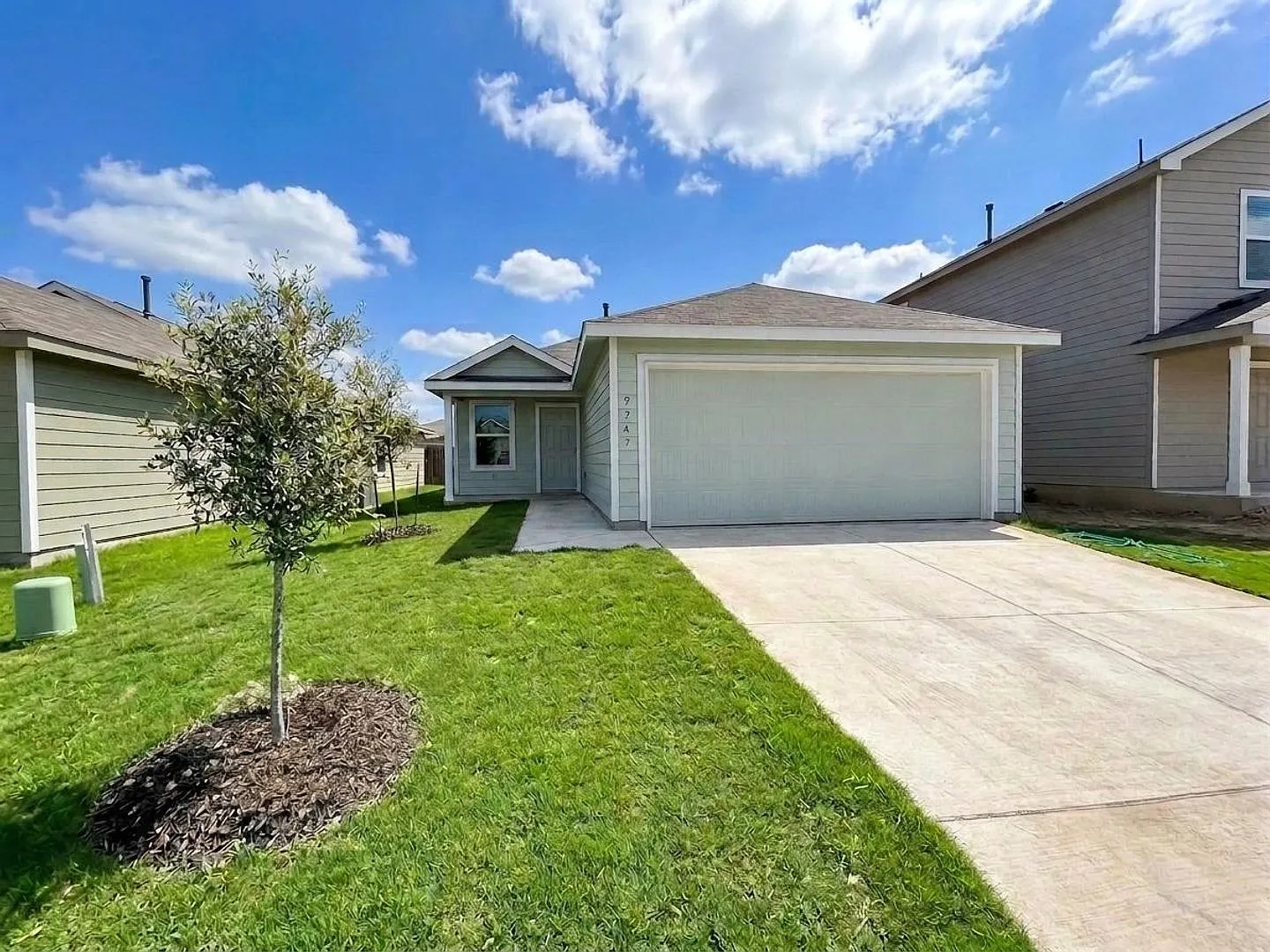*Coming Soon* Modern Single-Story Home With Fenced Backyard & Community Pool! — Photo 2