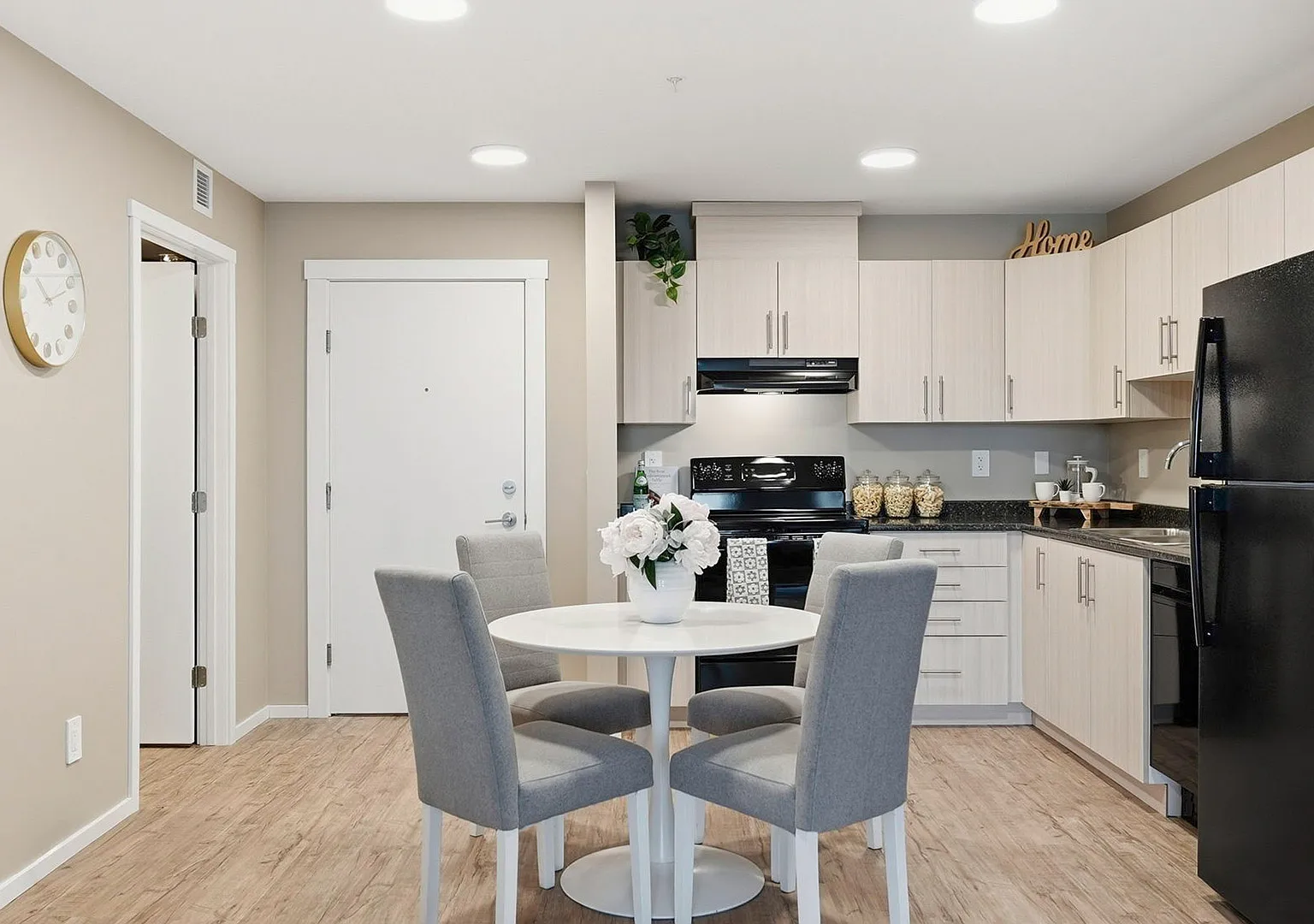 Vista Green Apartments — Photo 1