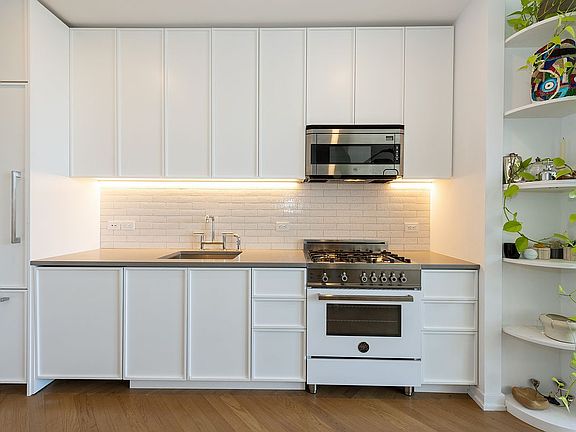 5th image of 184 Kent Ave APT A616