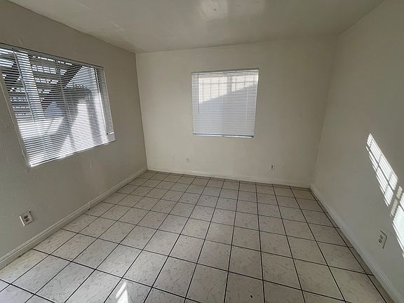 3rd image of 3871 Marlborough Ave #3