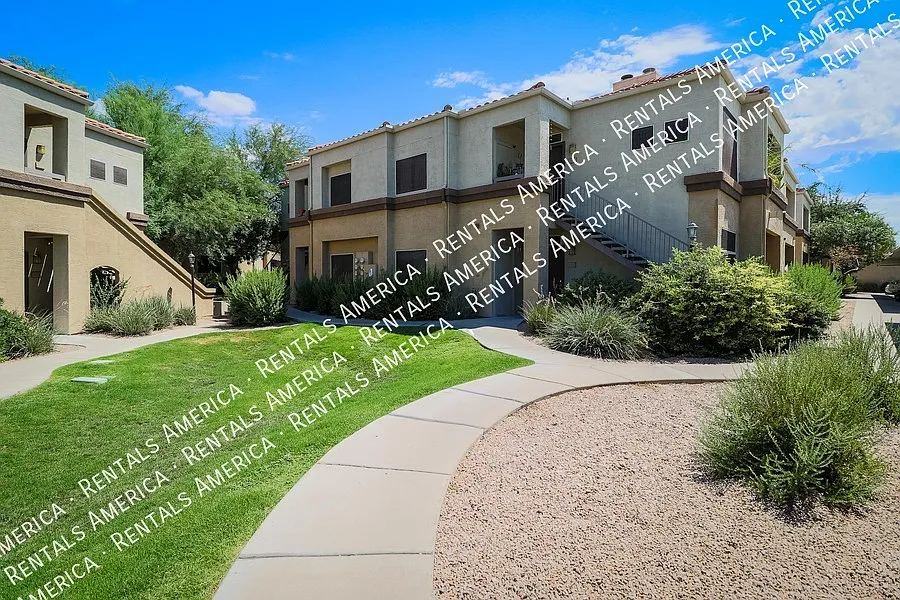 2 Bed 2 Bath Scottsdale Condo — Photo 3