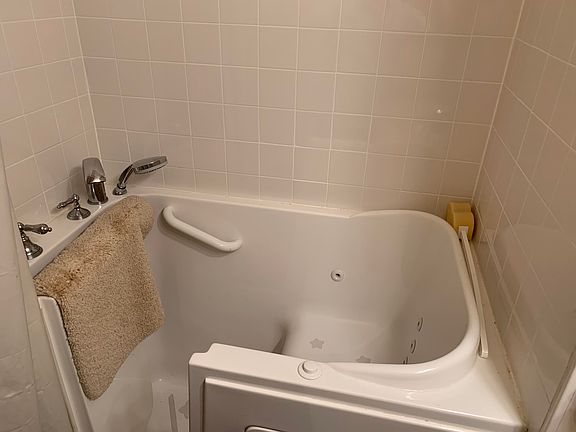 5th image of W163N11506 Windsor Ct #D