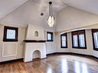 322 S Hanley Rd APT 2S, Clayton, MO 63105