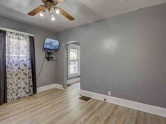 4th image of 2444 Warren St