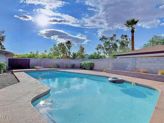 2nd image of 1904 E LAGUNA Drive
