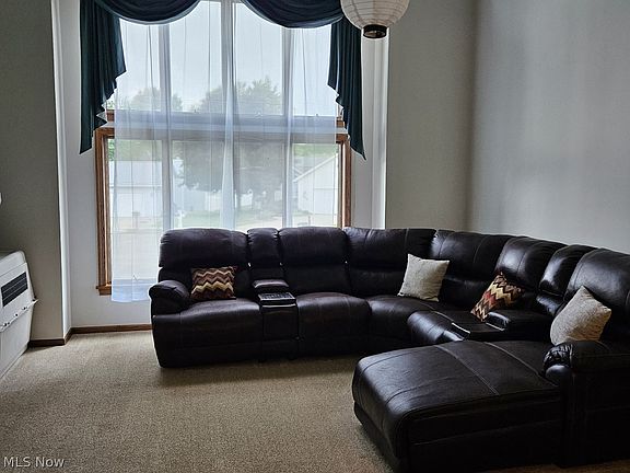 4th image of 371 Bryan Cir NE