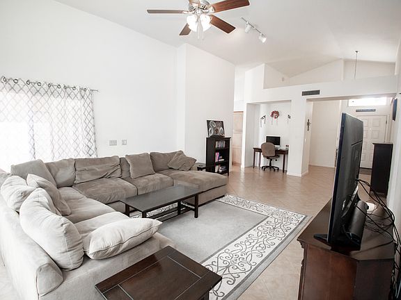 5th image of 2843 N Hartwick Ave