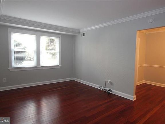 4th image of 722 S Washington St APT 101