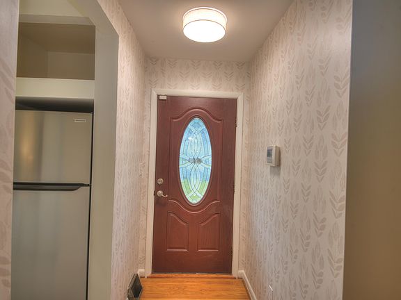 2nd image of 918 Jefferson Ave