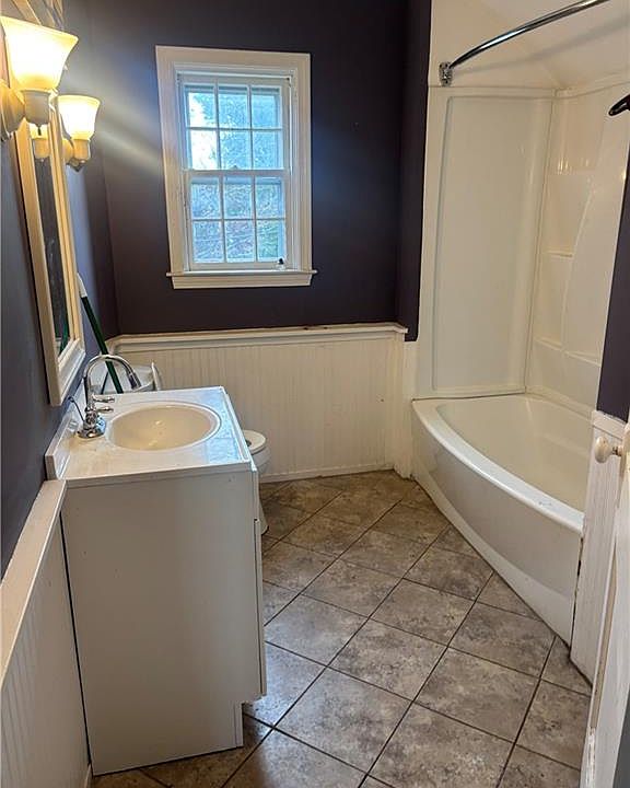 2nd image of 75 Bedlow Ave