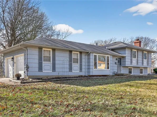 301 Hargis Ln, Belton, MO 64012