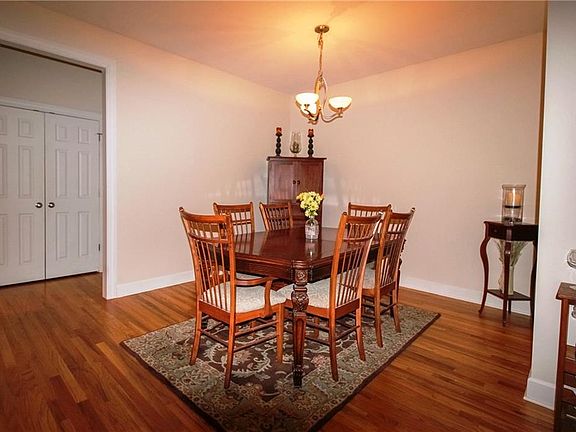 4th image of 6 Fairchild Ln