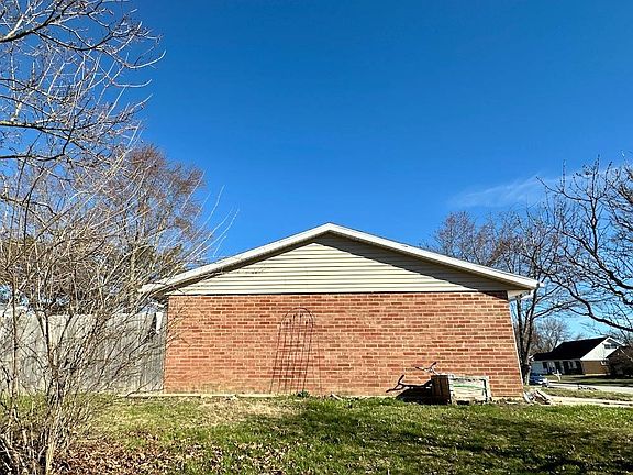 4th image of 1105 Hilltop Ave