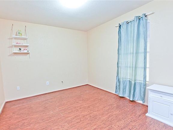 3rd image of 574 Lincoln Ave