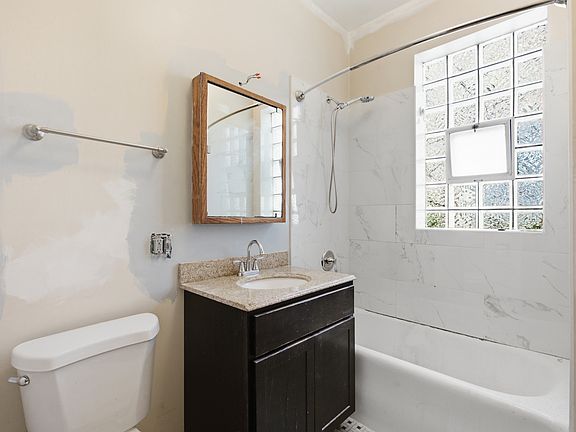 5th image of 1213 W Addison St #1