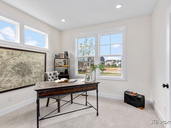 3rd image of 6684 Delia Dr