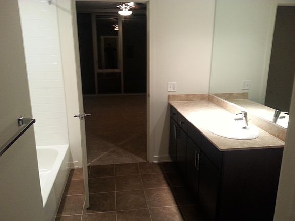 5th image of 569 W Kinzie St #807