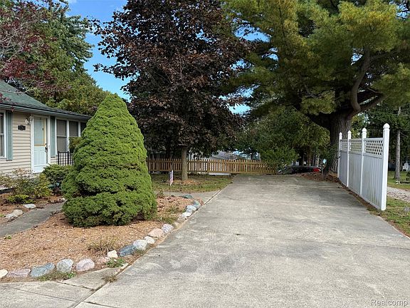 4th image of 7765 Eden Ct