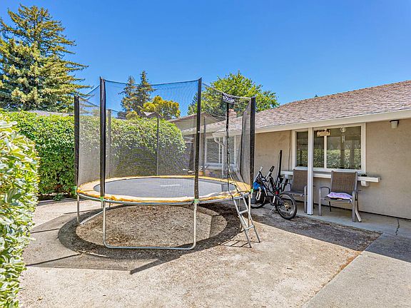 4th image of 2736 Eel Pl