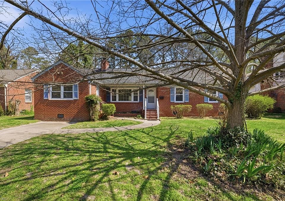 1st image of 13 Paddock Dr