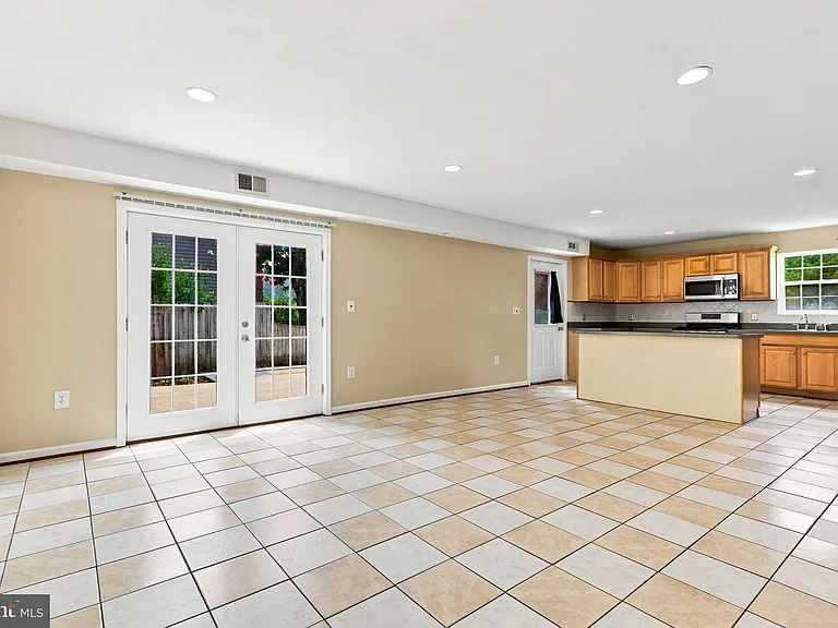 8916 Rugby Rd — Photo 23