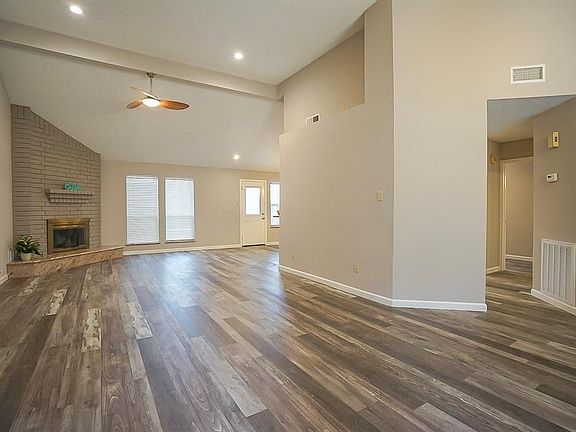 2nd image of 3106 Redcliff Dr