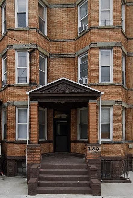 1st image of 380 Baldwin Ave APT 2L
