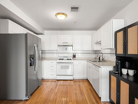 5th image of 58 Almont St APT 12