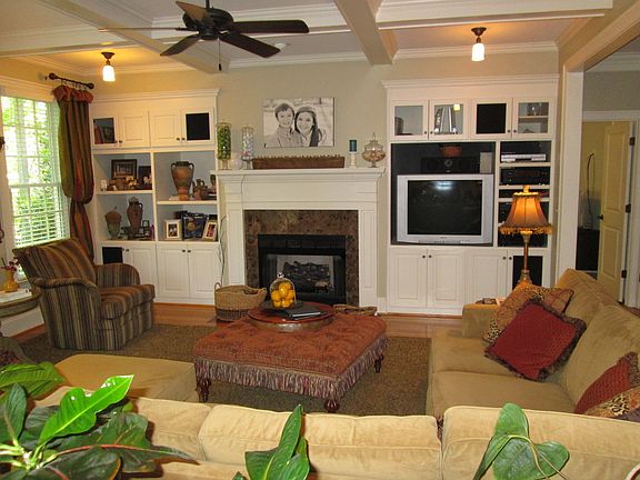 3rd image of 2429 N Beech Ln