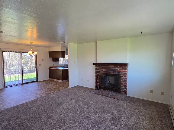 4th image of 2205-2224 Central Pl #2205B