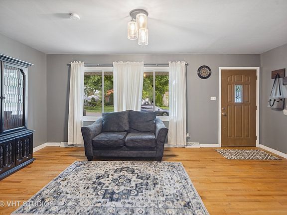 3rd image of 442 N Westmore Ave