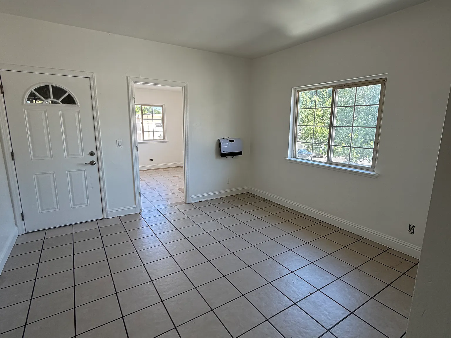 624 E Oak St — Photo 1