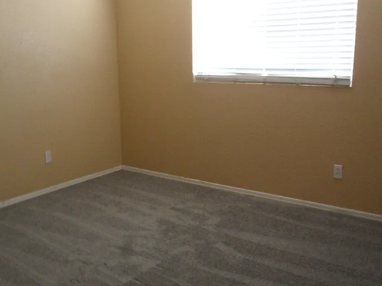 910 E Beth Dr — Photo 11