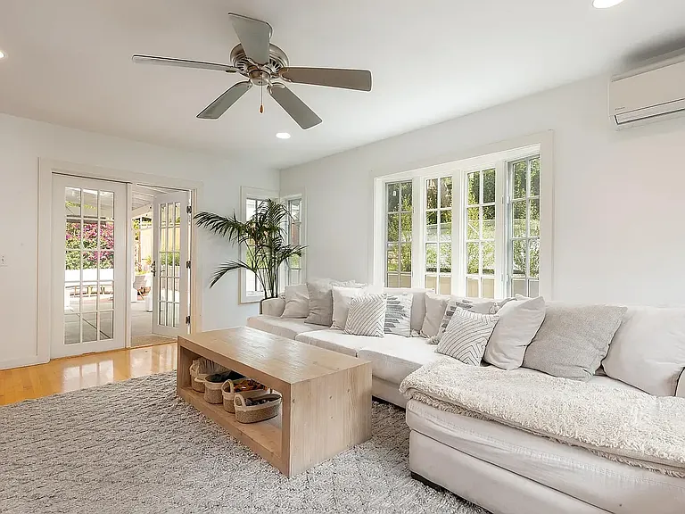 3062 Lucinda Ln — Photo 5