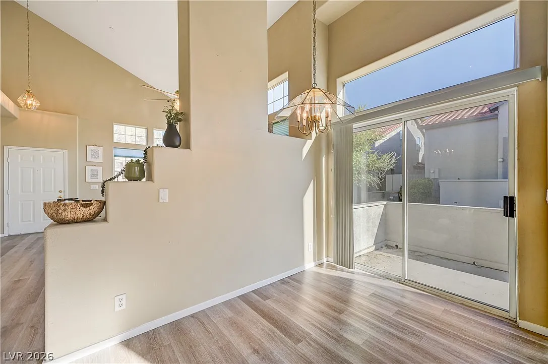 3 bed, 3.0 bath, 1476 sqft, $2,100 — Photo 4