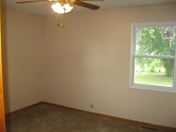 5th image of 1301 Manley Cir