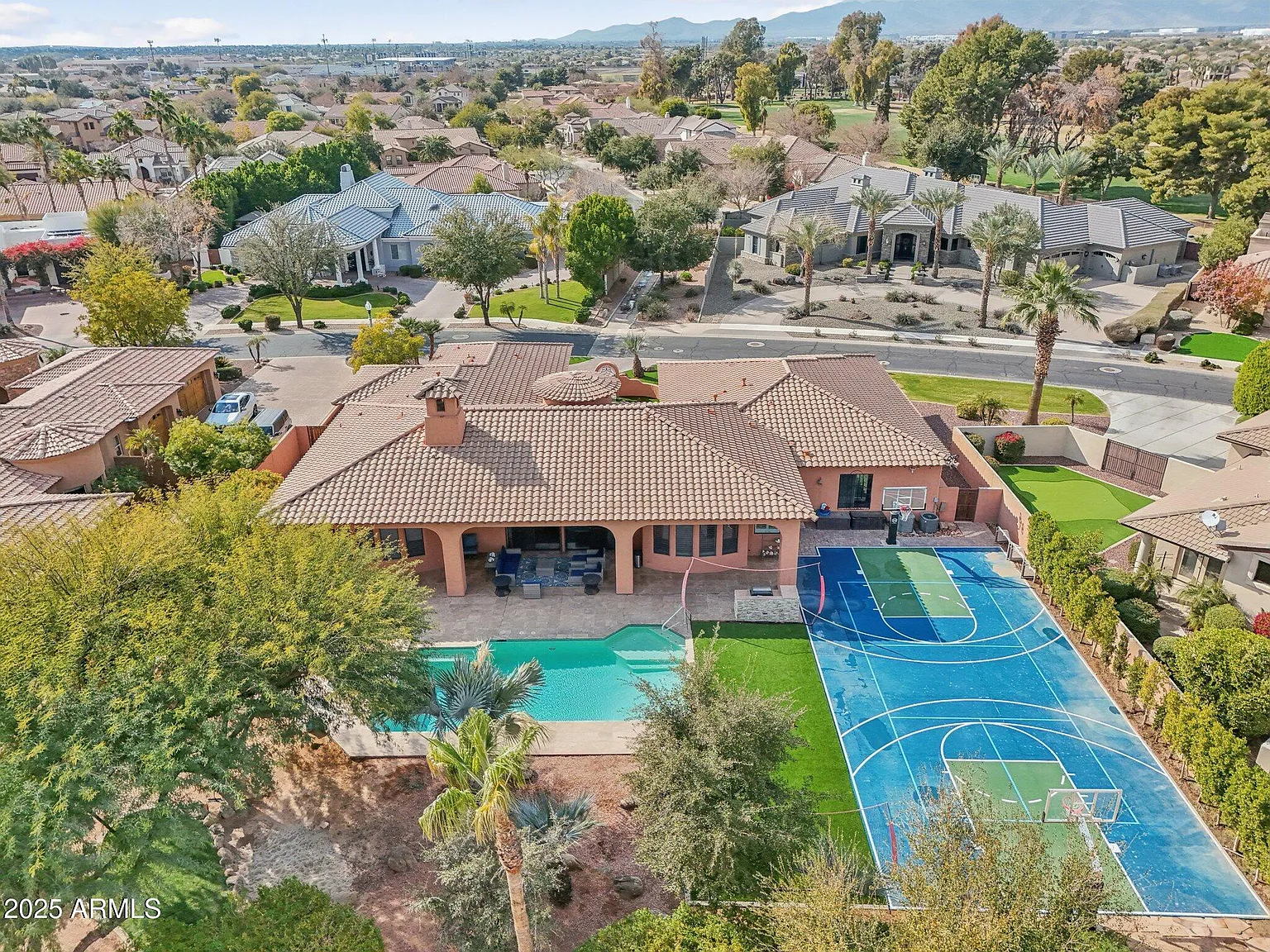 4 bed, 4.5 bath, 4284 sqft, $7,700 — Photo 2